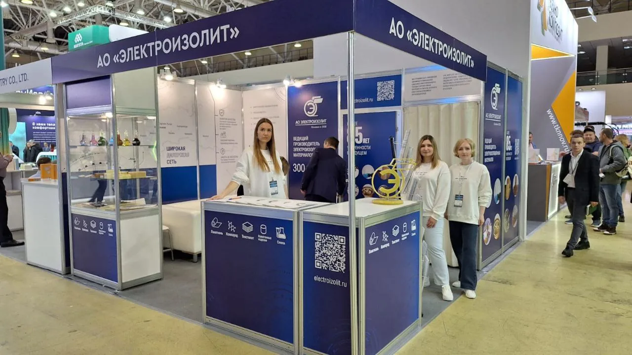 Выставочный стенд в сине-белом оформлении
